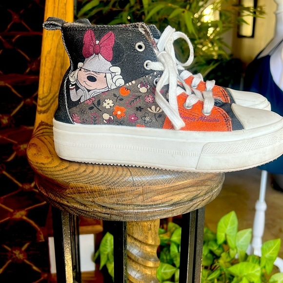 Minnie mouse platform, high tops, girls size 4 canvas very good condition - Picture 13 of 13